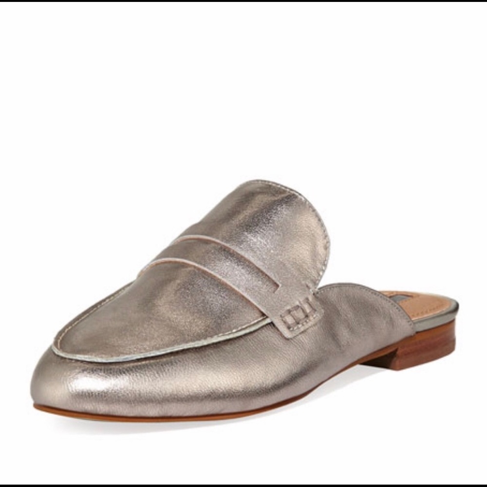 NWOT Tahari Light Gold Metalic Mules Size 11